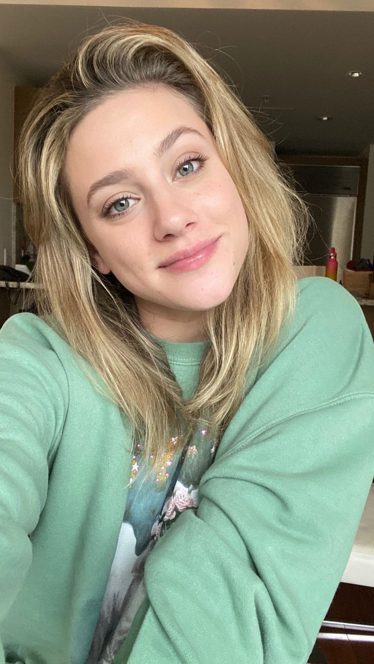 files/Lili_Reinhart_lilireinhart_Instagram_photos_and_videos.jpg